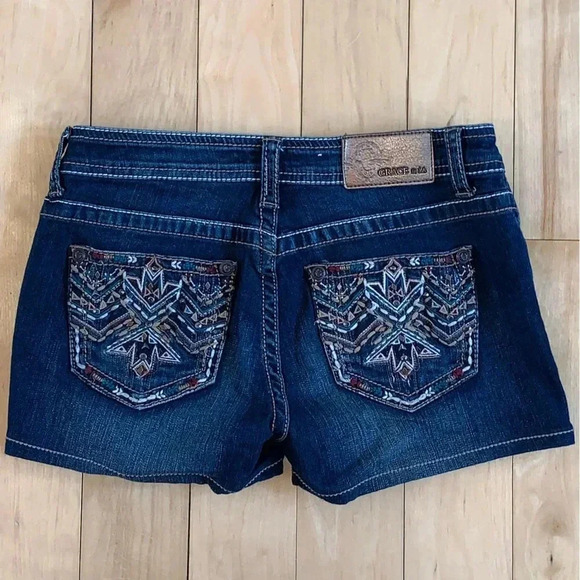 Grace in LA  Denim Shorts Aztec Tribal Embroidered Rhinestones Sz 28 ( 6 ) NWOT - Picture 2 of 9